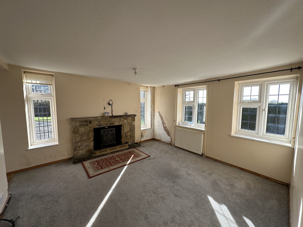 Lot: 135 - DETACHED COTTAGE FOR REFURBISHMENT ON 1.23 ACRES OF GROUNDS - Ground Floor Sitting Room